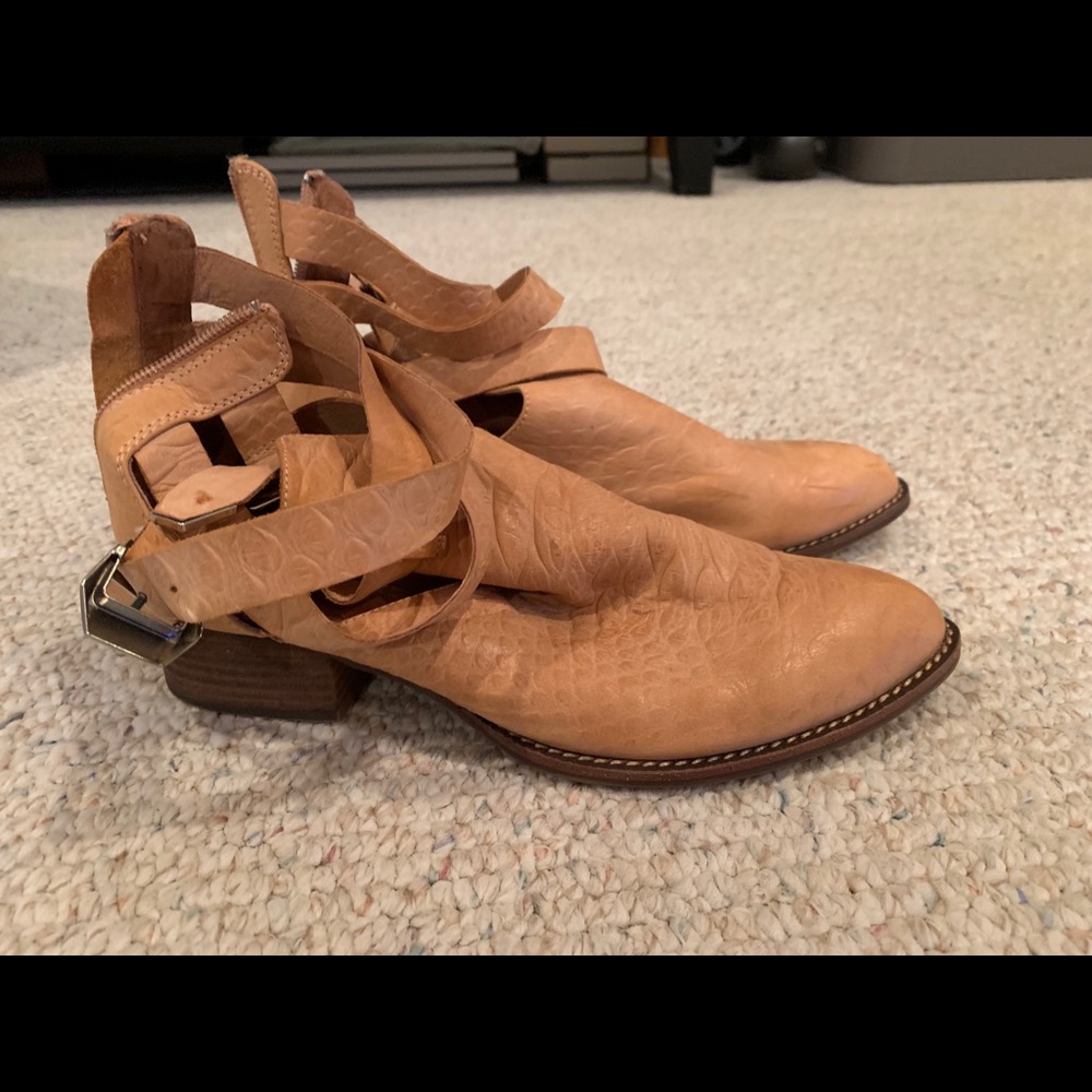 booties - Picture 2 of 4